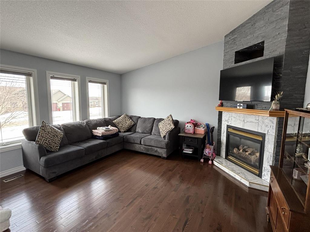 350 1st Street Se, Minnedosa, Manitoba  R0J 1E0 - Photo 4 - 202605593