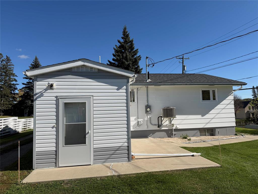 161 2nd Street NE, Minnedosa, Manitoba  R0J 1E0 - Photo 9 - 202625016